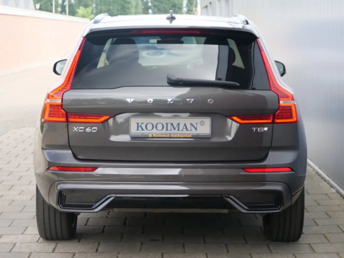 2.0 T8 Plug-in hybrid AWD Plus Dark 455 Pk Automaat Navi / DAB / Leer / Camera / 20 inch / Pano-dak