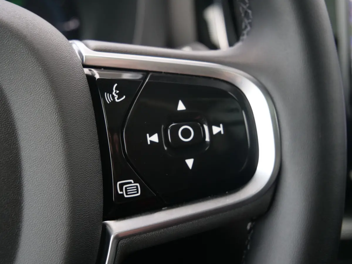 2.0 T8 Plug-in hybrid AWD Plus Dark 455 Pk Automaat Navi / DAB / Leer / Camera / 20 inch / Pano-dak