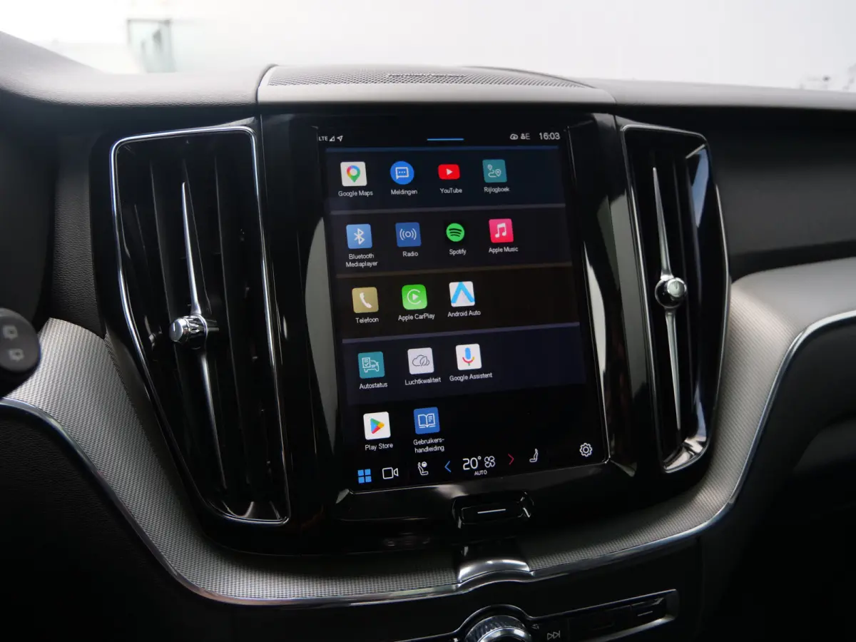 2.0 T8 Plug-in hybrid AWD Plus Dark 455 Pk Automaat Navi / DAB / Leer / Camera / 20 inch / Pano-dak