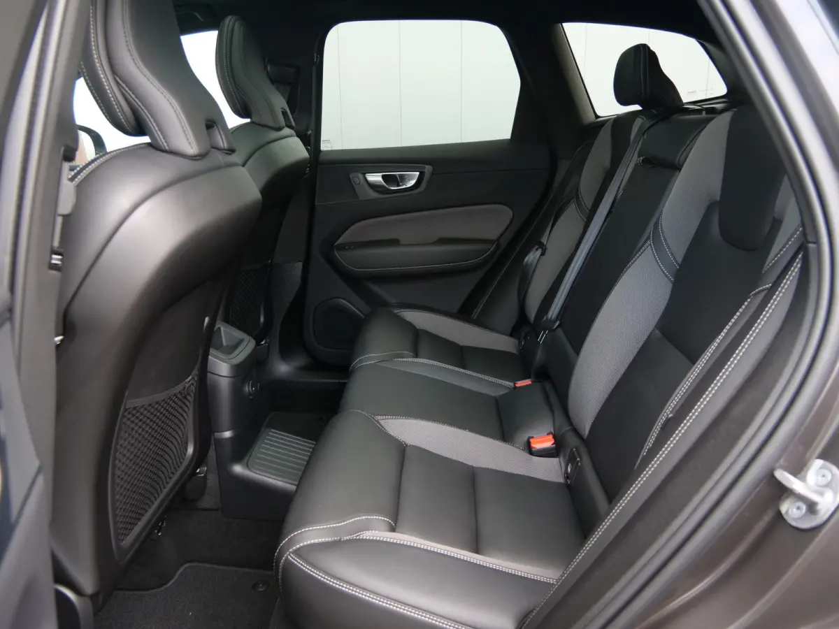 2.0 T8 Plug-in hybrid AWD Plus Dark 455 Pk Automaat Navi / DAB / Leer / Camera / 20 inch / Pano-dak