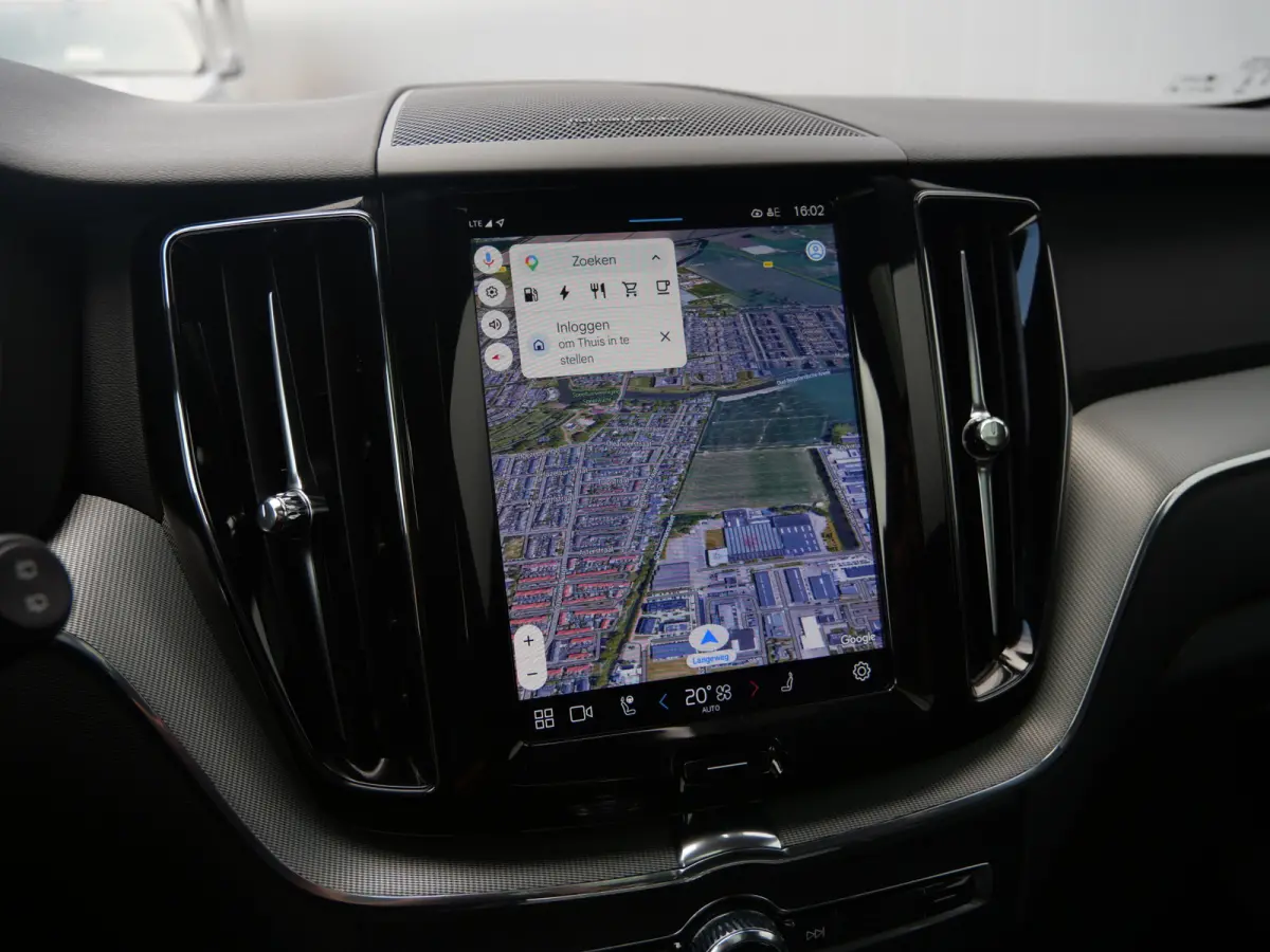 2.0 T8 Plug-in hybrid AWD Plus Dark 455 Pk Automaat Navi / DAB / Leer / Camera / 20 inch / Pano-dak