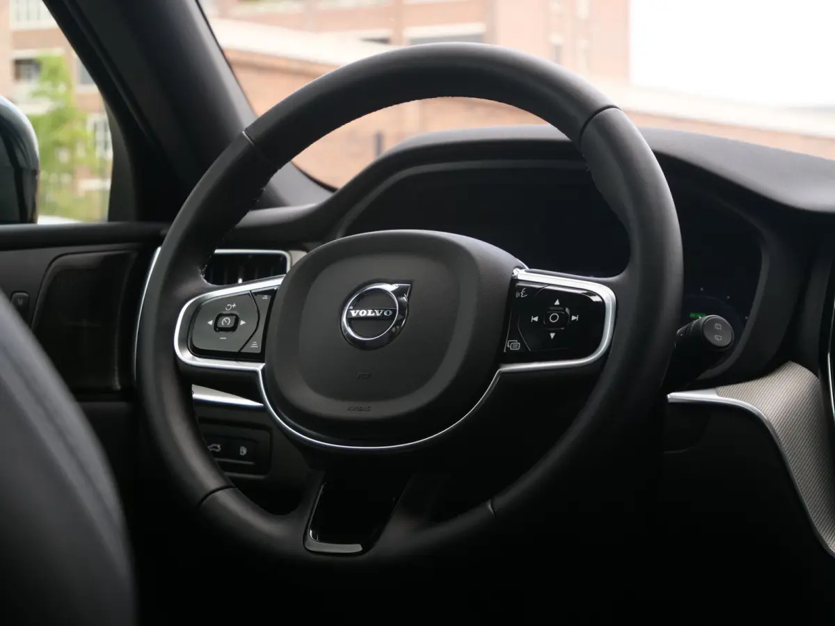 2.0 T8 Plug-in hybrid AWD Plus Dark 455 Pk Automaat Navi / DAB / Leer / Camera / 20 inch / Pano-dak