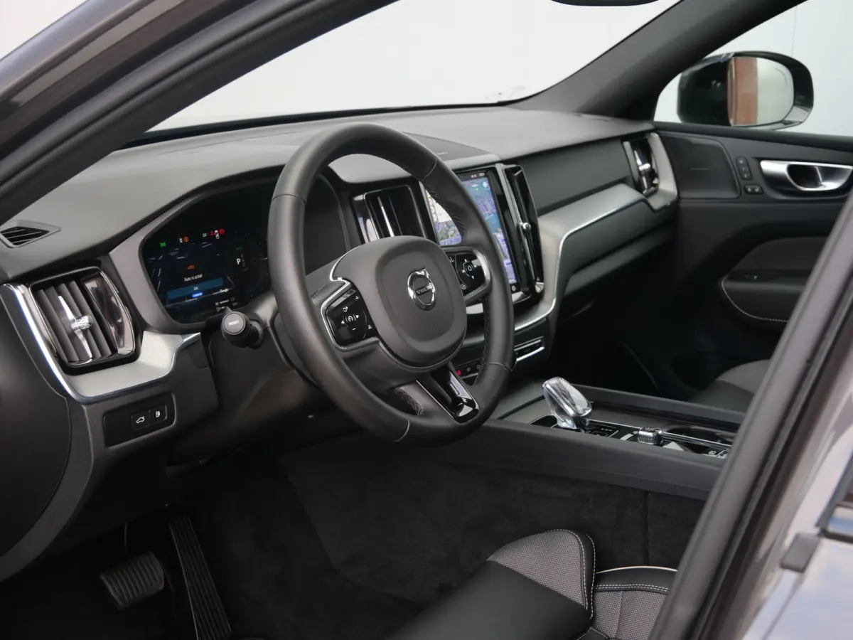 2.0 T8 Plug-in hybrid AWD Plus Dark 455 Pk Automaat Navi / DAB / Leer / Camera / 20 inch / Pano-dak