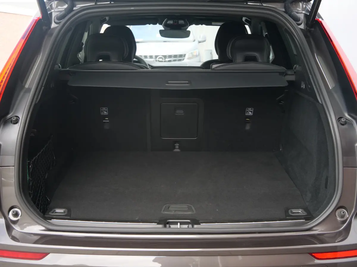 2.0 T8 Plug-in hybrid AWD Plus Dark 455 Pk Automaat Navi / DAB / Leer / Camera / 20 inch / Pano-dak