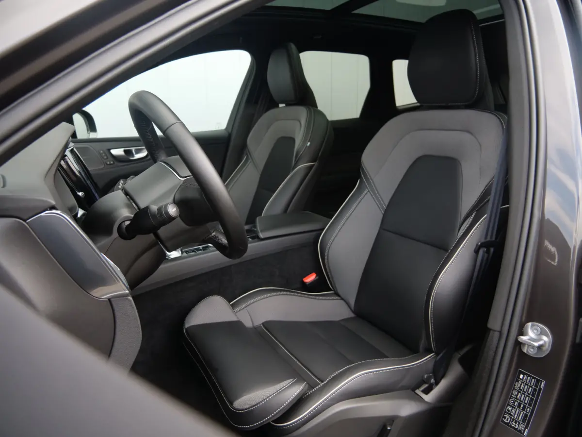 2.0 T8 Plug-in hybrid AWD Plus Dark 455 Pk Automaat Navi / DAB / Leer / Camera / 20 inch / Pano-dak