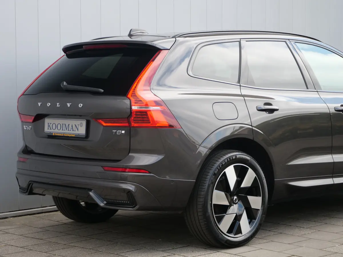 2.0 T8 Plug-in hybrid AWD Plus Dark 455 Pk Automaat Navi / DAB / Leer / Camera / 20 inch / Pano-dak