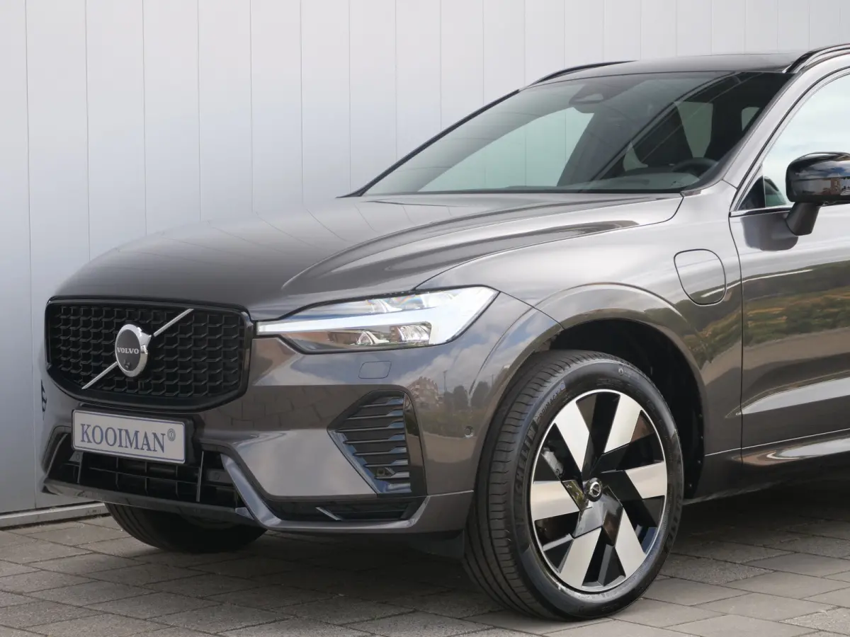2.0 T8 Plug-in hybrid AWD Plus Dark 455 Pk Automaat Navi / DAB / Leer / Camera / 20 inch / Pano-dak
