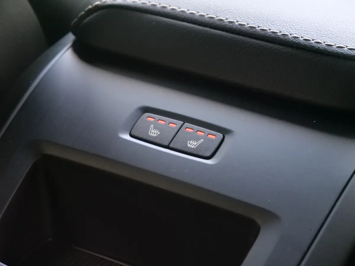 2.0 T8 Plug-in hybrid AWD Plus Dark 455 Pk Automaat Navi / DAB / Leer / Camera / 20 inch / Pano-dak