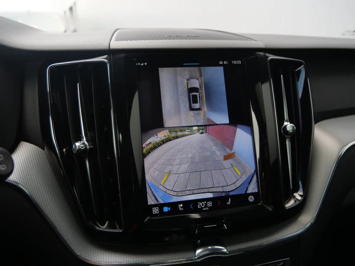 2.0 T8 Plug-in hybrid AWD Plus Dark 455 Pk Automaat Navi / DAB / Leer / Camera / 20 inch / Pano-dak