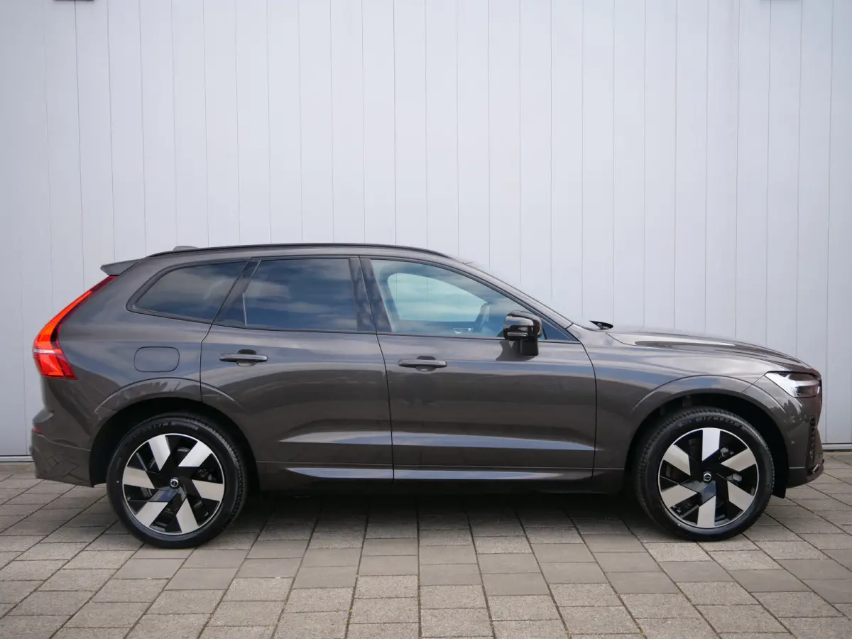 2.0 T8 Plug-in hybrid AWD Plus Dark 455 Pk Automaat Navi / DAB / Leer / Camera / 20 inch / Pano-dak