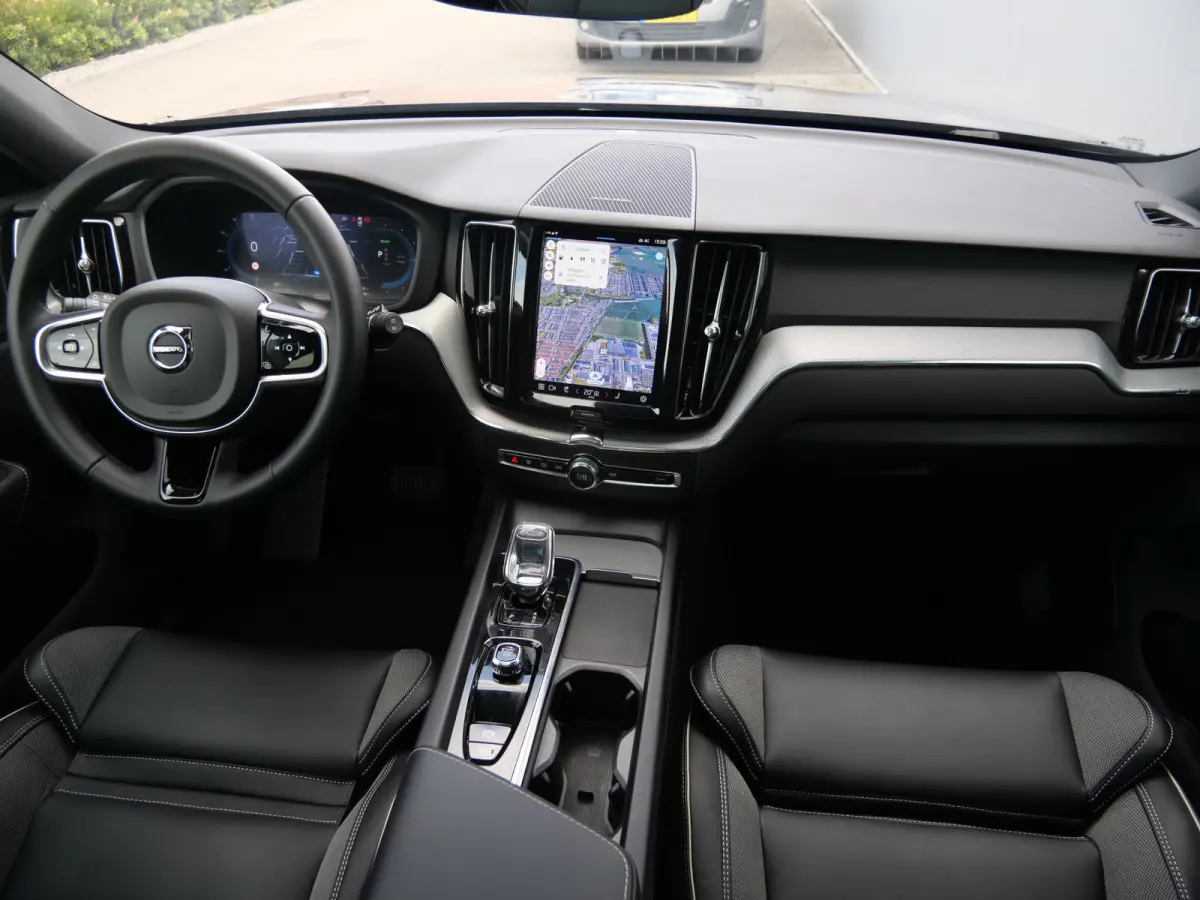 2.0 T8 Plug-in hybrid AWD Plus Dark 455 Pk Automaat Navi / DAB / Leer / Camera / 20 inch / Pano-dak