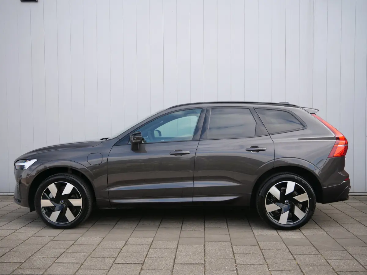 2.0 T8 Plug-in hybrid AWD Plus Dark 455 Pk Automaat Navi / DAB / Leer / Camera / 20 inch / Pano-dak