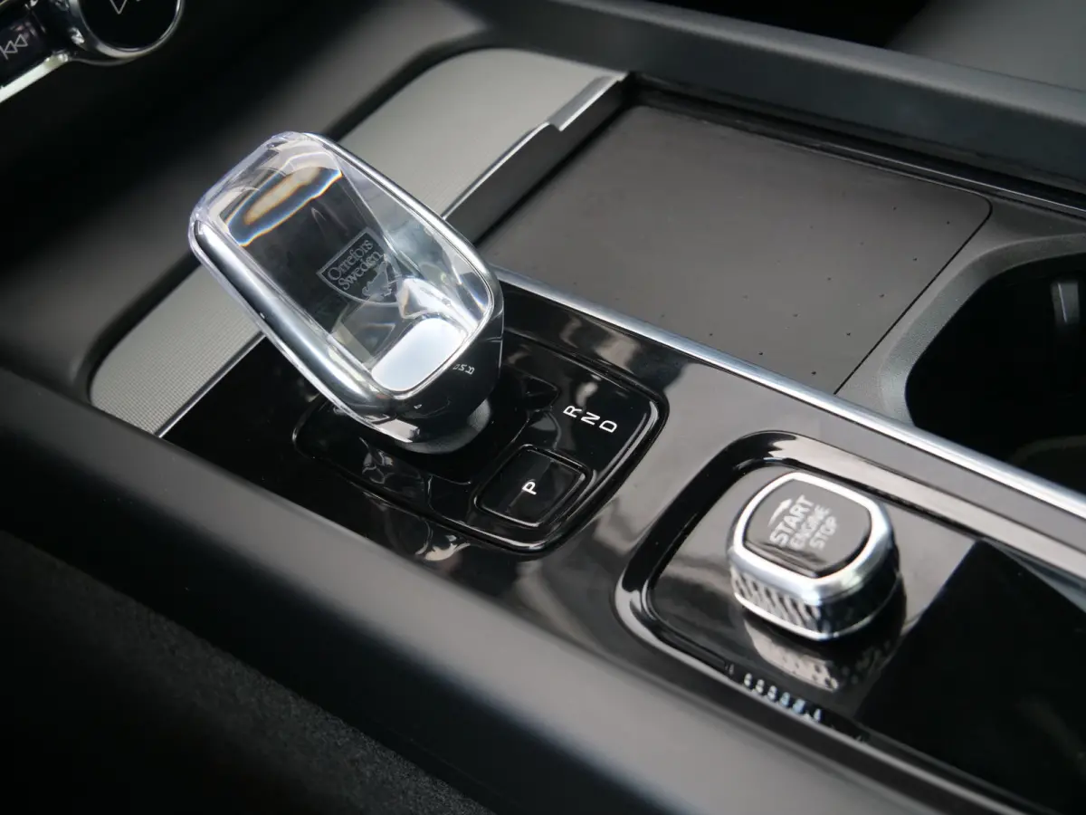2.0 T8 Plug-in hybrid AWD Plus Dark 455 Pk Automaat Navi / DAB / Leer / Camera / 20 inch / Pano-dak