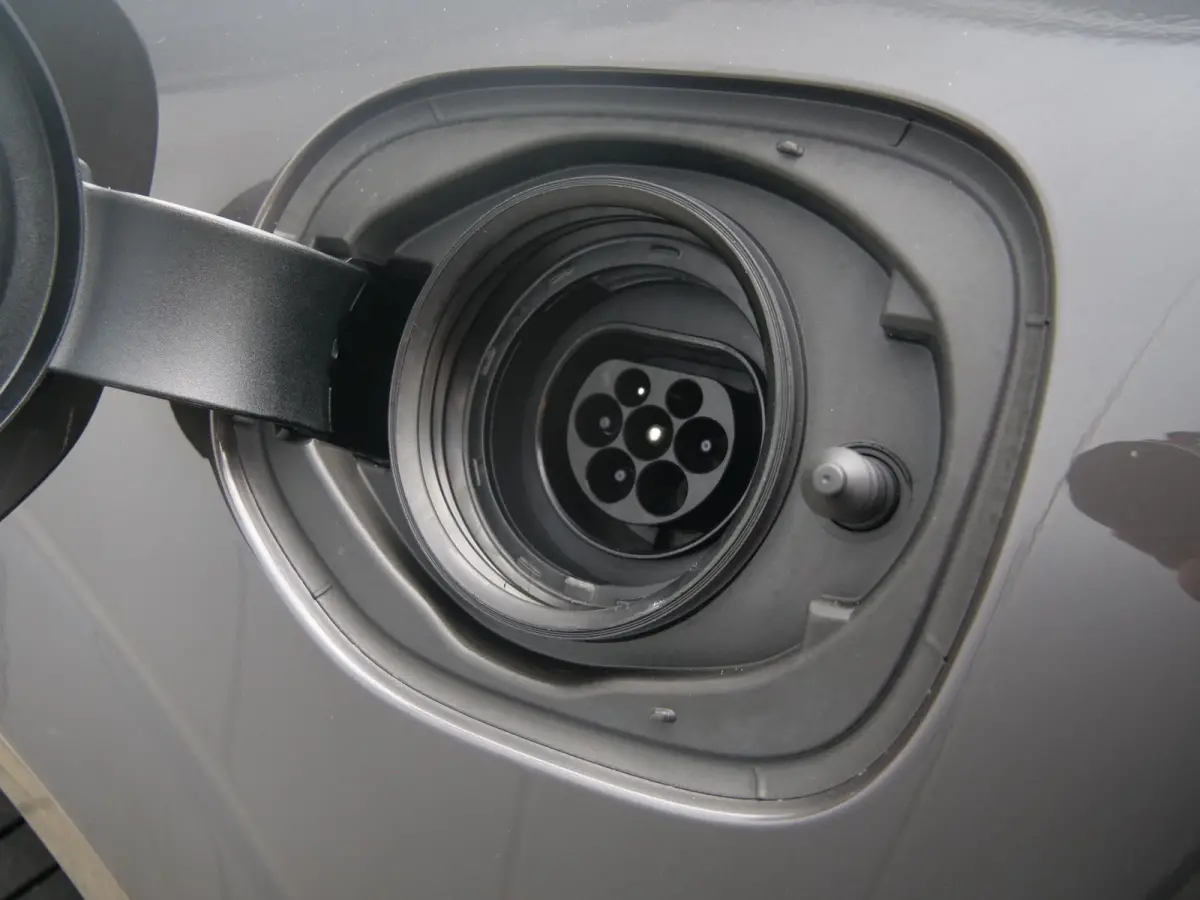 2.0 T8 Plug-in hybrid AWD Plus Dark 455 Pk Automaat Navi / DAB / Leer / Camera / 20 inch / Pano-dak