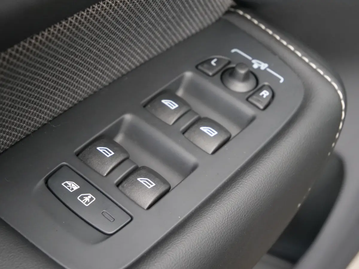 2.0 T8 Plug-in hybrid AWD Plus Dark 455 Pk Automaat Navi / DAB / Leer / Camera / 20 inch / Pano-dak