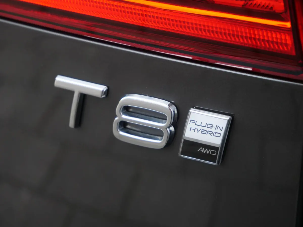2.0 T8 Plug-in hybrid AWD Plus Dark 455 Pk Automaat Navi / DAB / Leer / Camera / 20 inch / Pano-dak