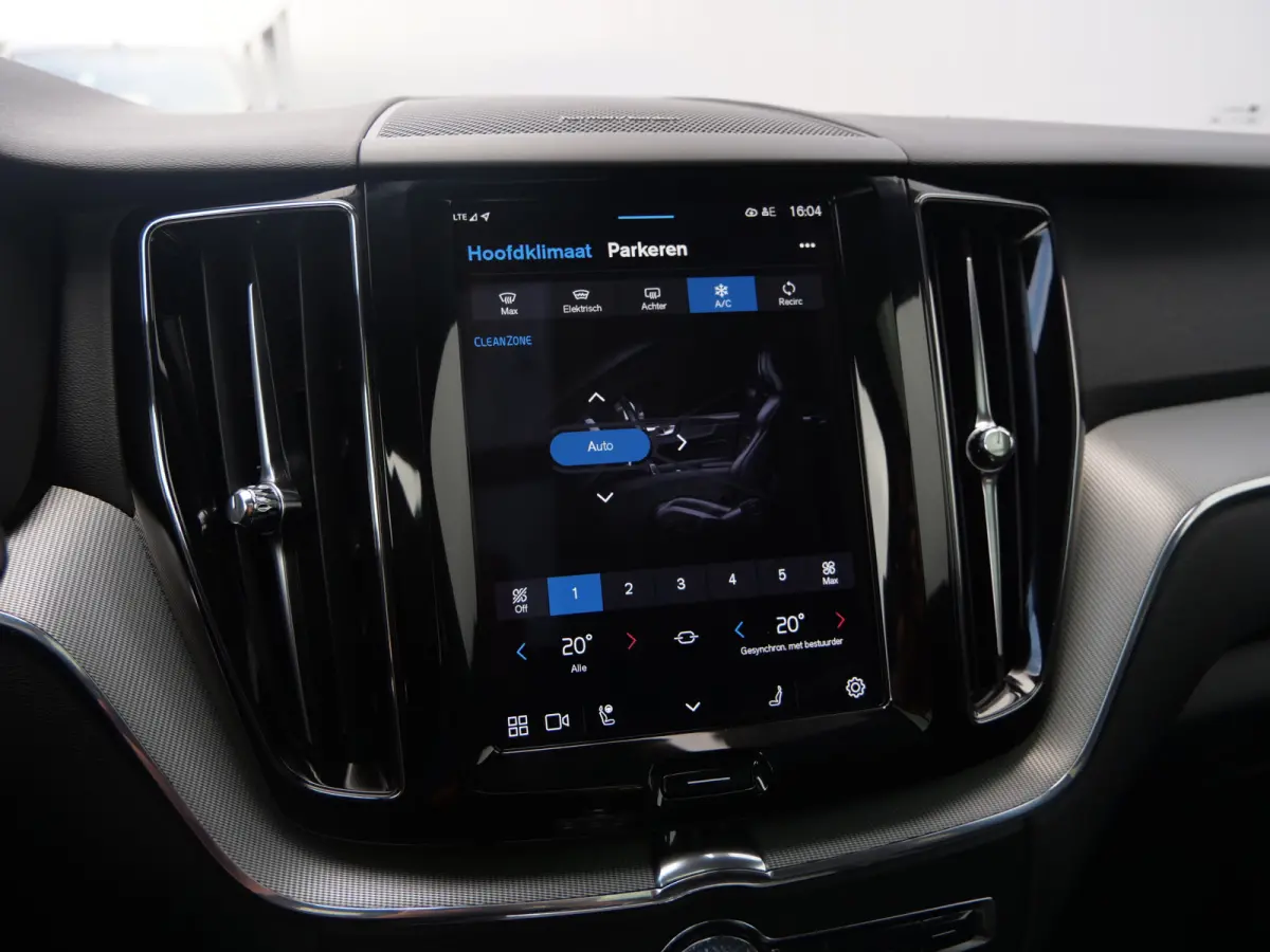 2.0 T8 Plug-in hybrid AWD Plus Dark 455 Pk Automaat Navi / DAB / Leer / Camera / 20 inch / Pano-dak