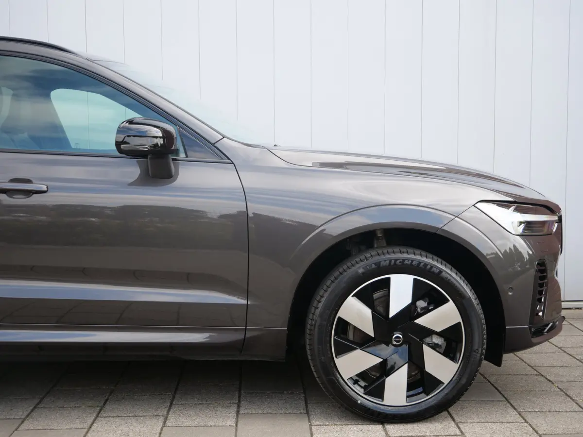 2.0 T8 Plug-in hybrid AWD Plus Dark 455 Pk Automaat Navi / DAB / Leer / Camera / 20 inch / Pano-dak