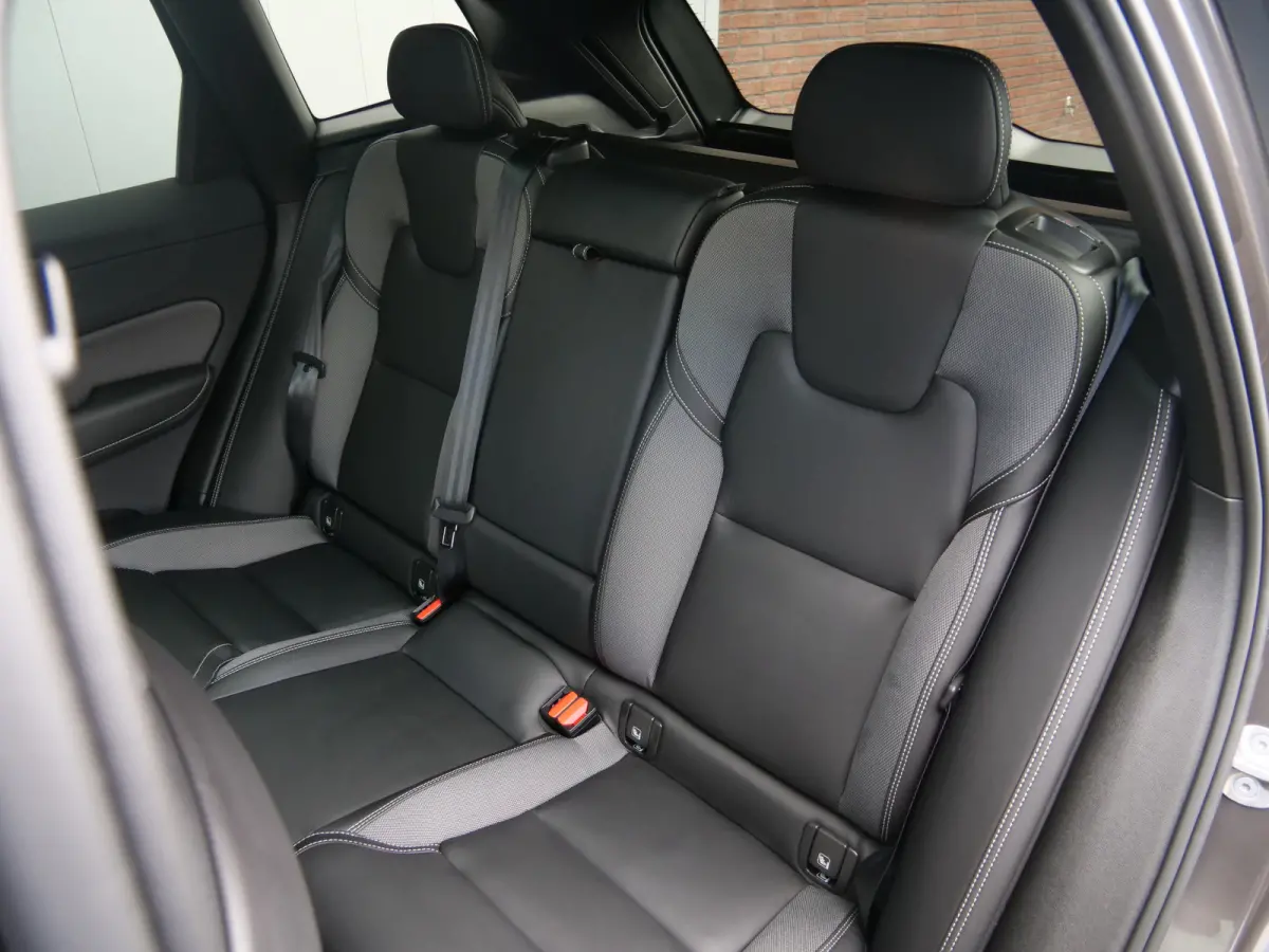 2.0 T8 Plug-in hybrid AWD Plus Dark 455 Pk Automaat Navi / DAB / Leer / Camera / 20 inch / Pano-dak