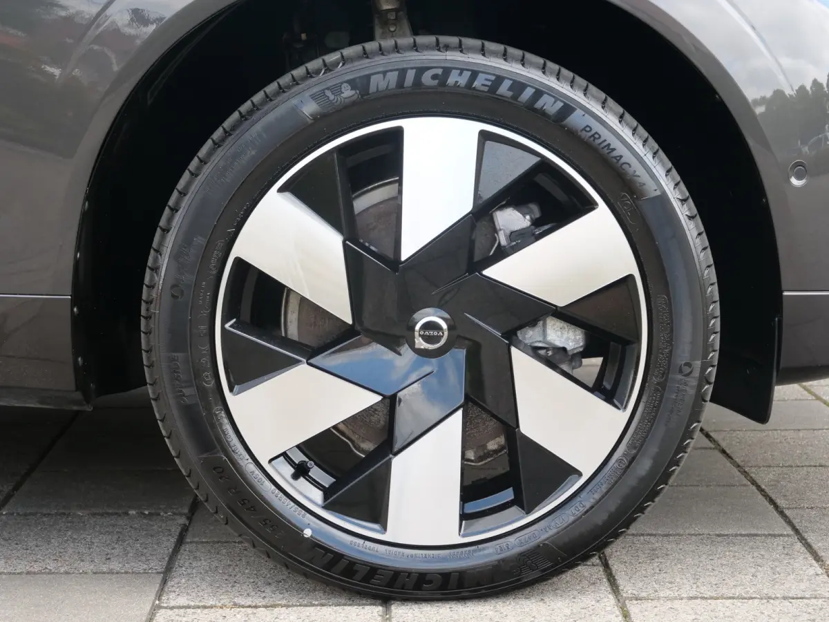 2.0 T8 Plug-in hybrid AWD Plus Dark 455 Pk Automaat Navi / DAB / Leer / Camera / 20 inch / Pano-dak