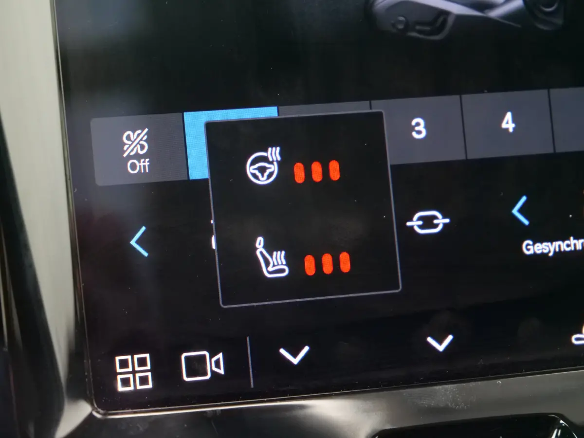 2.0 T8 Plug-in hybrid AWD Plus Dark 455 Pk Automaat Navi / DAB / Leer / Camera / 20 inch / Pano-dak
