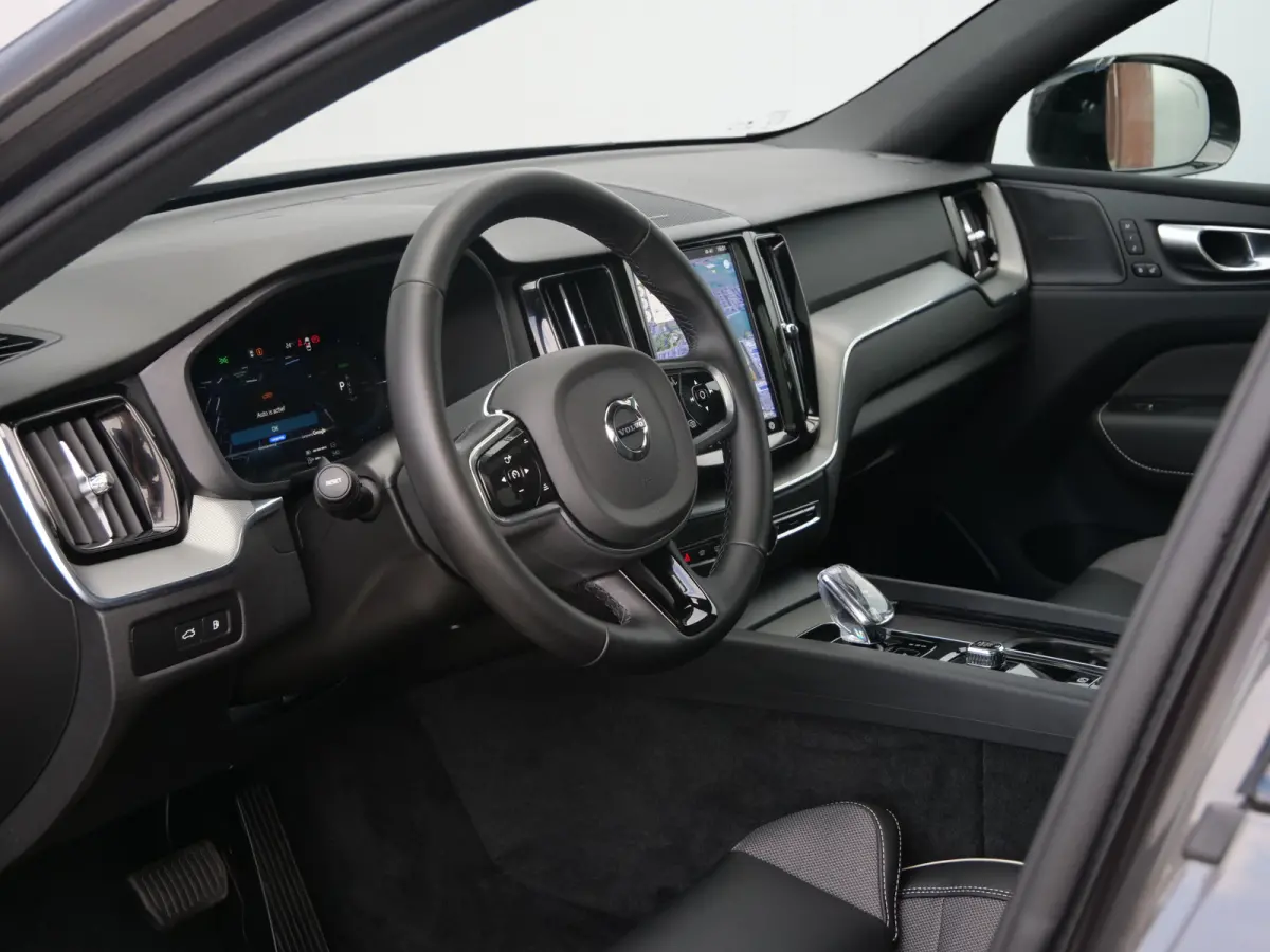 2.0 T8 Plug-in hybrid AWD Plus Dark 455 Pk Automaat Navi / DAB / Leer / Camera / 20 inch / Pano-dak
