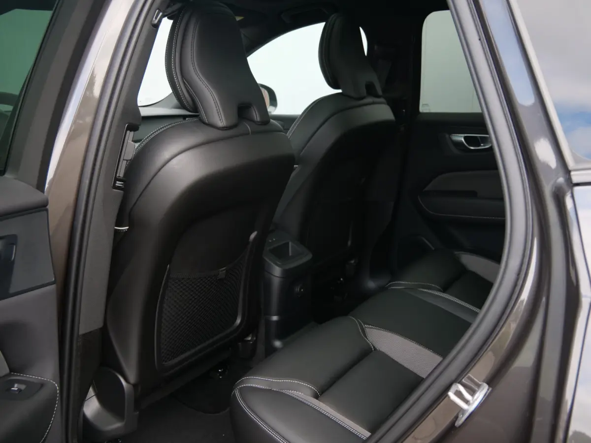 2.0 T8 Plug-in hybrid AWD Plus Dark 455 Pk Automaat Navi / DAB / Leer / Camera / 20 inch / Pano-dak