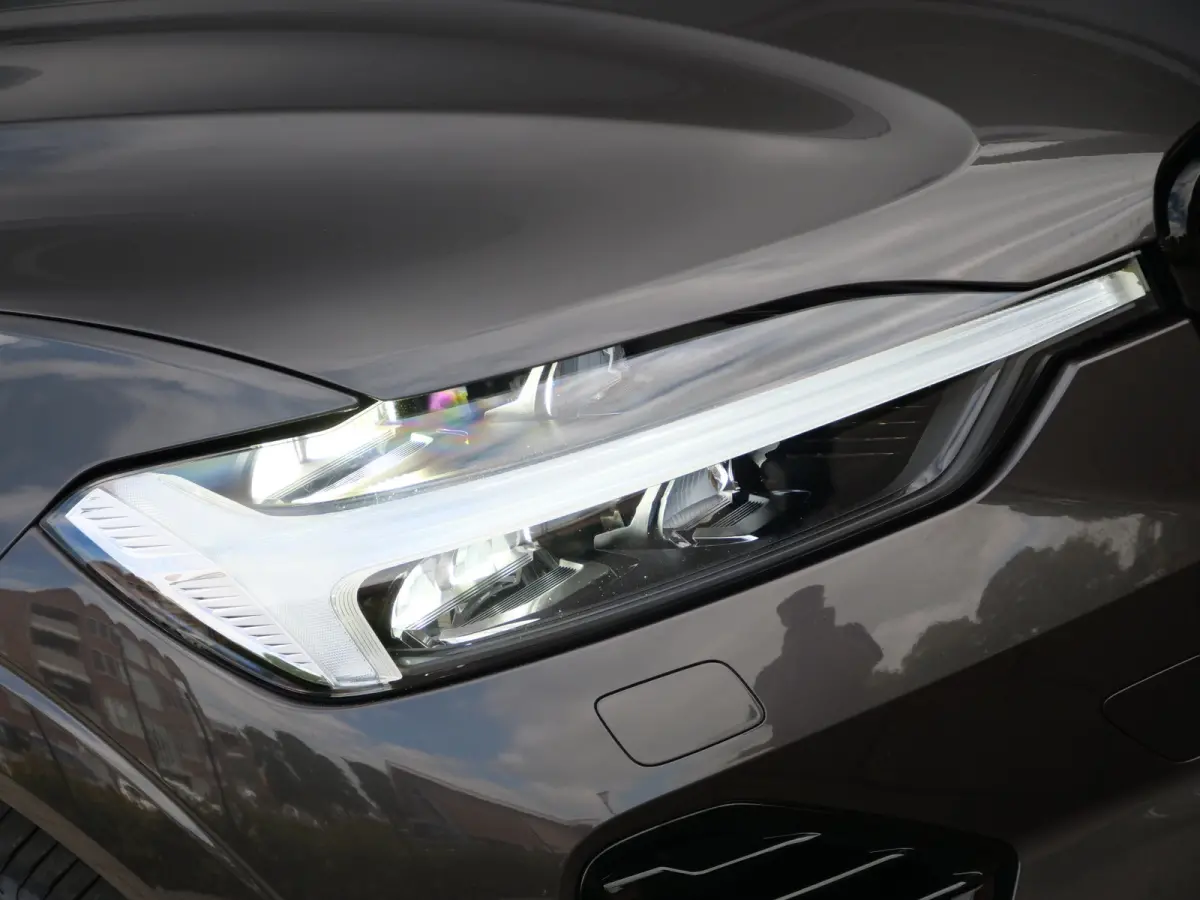 2.0 T8 Plug-in hybrid AWD Plus Dark 455 Pk Automaat Navi / DAB / Leer / Camera / 20 inch / Pano-dak