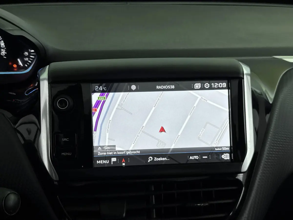 SUV 110pk Automaat Allure | Trekhaak | Panoramadak | Apple Carplay/Android Auto | Camera | Navigatie | Armsteun Tussen de Voorstoelen