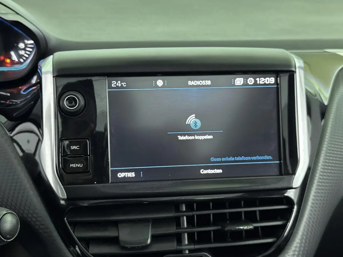 SUV 110pk Automaat Allure | Trekhaak | Panoramadak | Apple Carplay/Android Auto | Camera | Navigatie | Armsteun Tussen de Voorstoelen