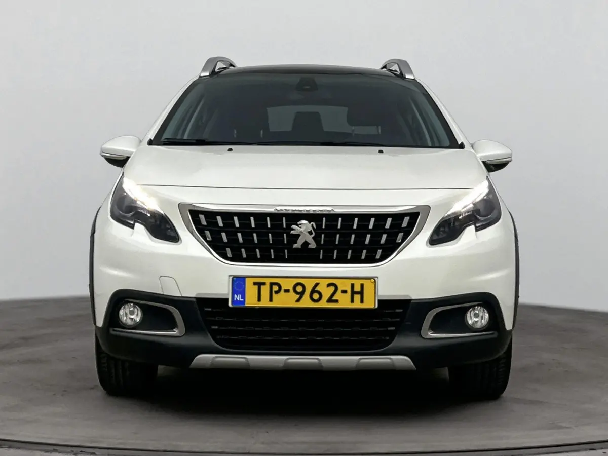 SUV 110pk Automaat Allure | Trekhaak | Panoramadak | Apple Carplay/Android Auto | Camera | Navigatie | Armsteun Tussen de Voorstoelen