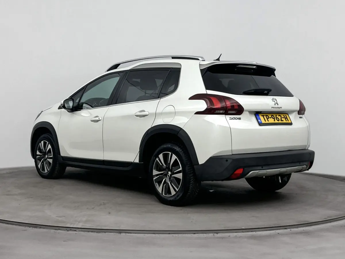 SUV 110pk Automaat Allure | Trekhaak | Panoramadak | Apple Carplay/Android Auto | Camera | Navigatie | Armsteun Tussen de Voorstoelen