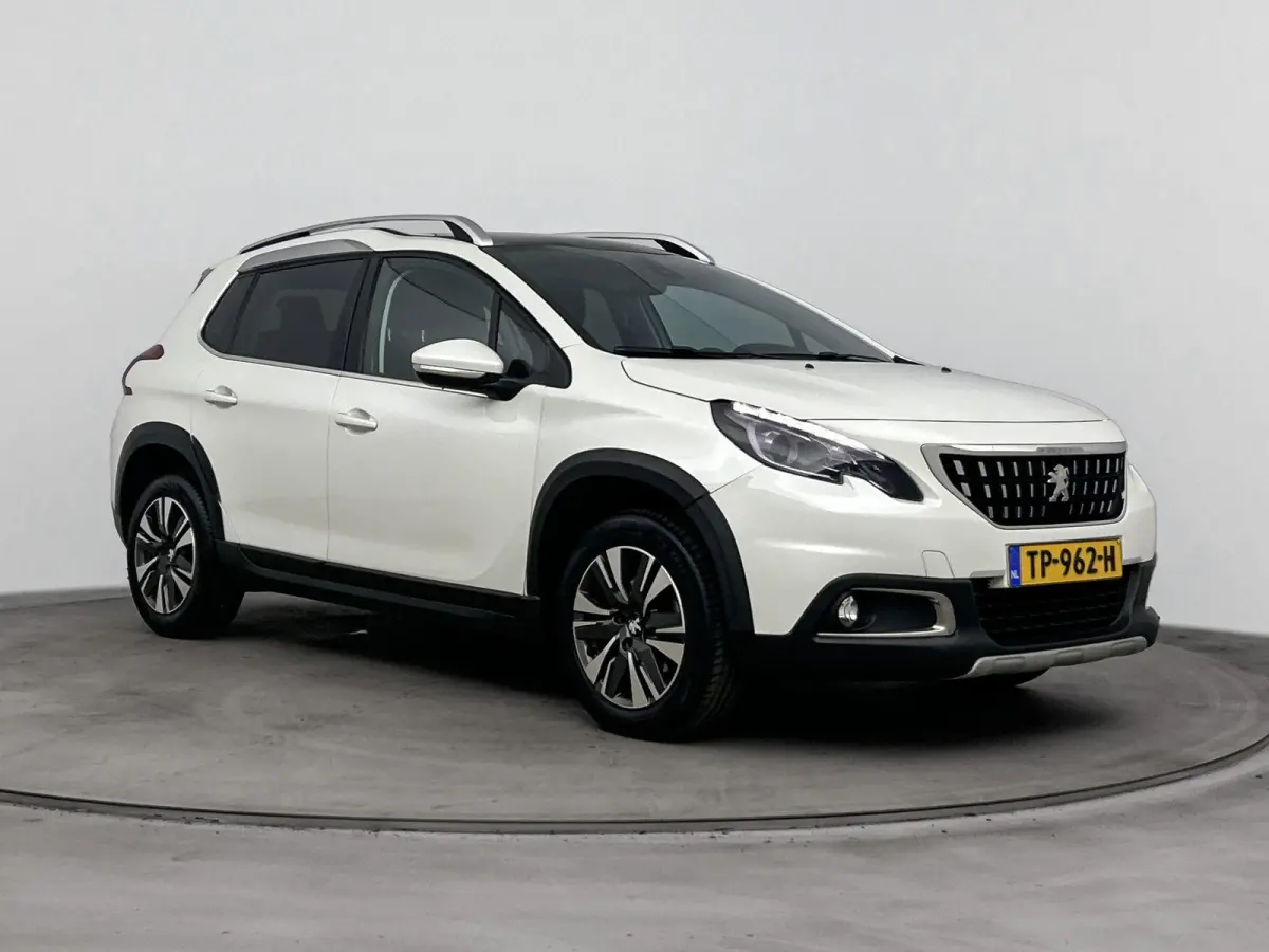 SUV 110pk Automaat Allure | Trekhaak | Panoramadak | Apple Carplay/Android Auto | Camera | Navigatie | Armsteun Tussen de Voorstoelen