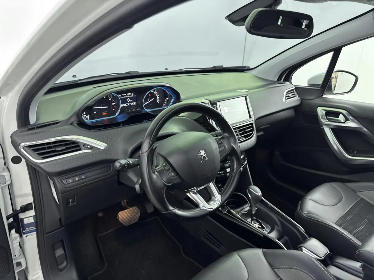 SUV 110pk Automaat Allure | Trekhaak | Panoramadak | Apple Carplay/Android Auto | Camera | Navigatie | Armsteun Tussen de Voorstoelen