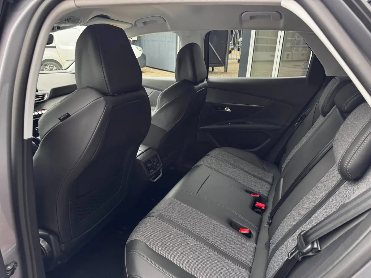 1.6 HYbrid 225 Blue Lease Allure | 95,5 % SOH | Camera | Elek. Achterklep | Virtual Cockpit