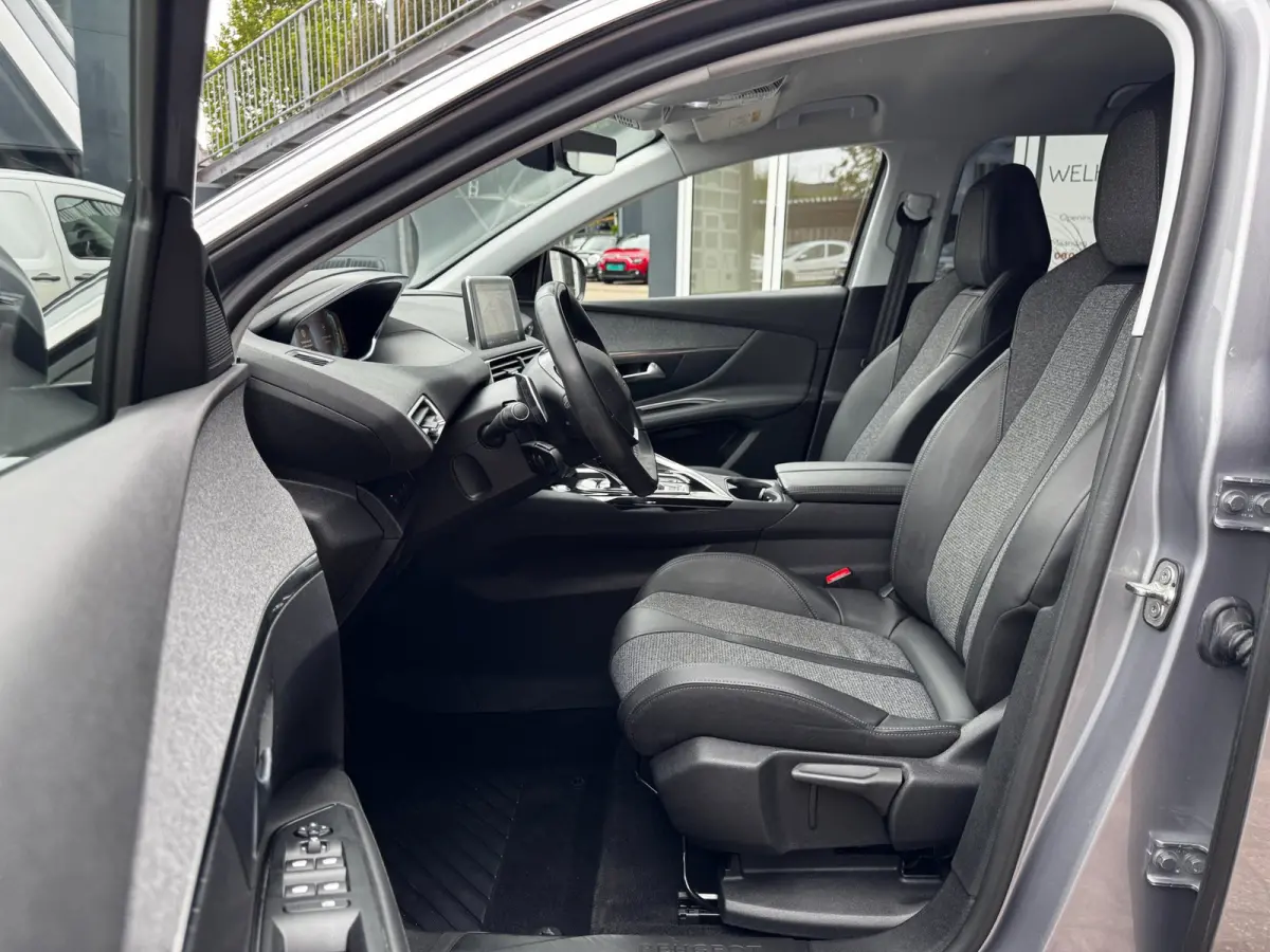1.6 HYbrid 225 Blue Lease Allure | 95,5 % SOH | Camera | Elek. Achterklep | Virtual Cockpit