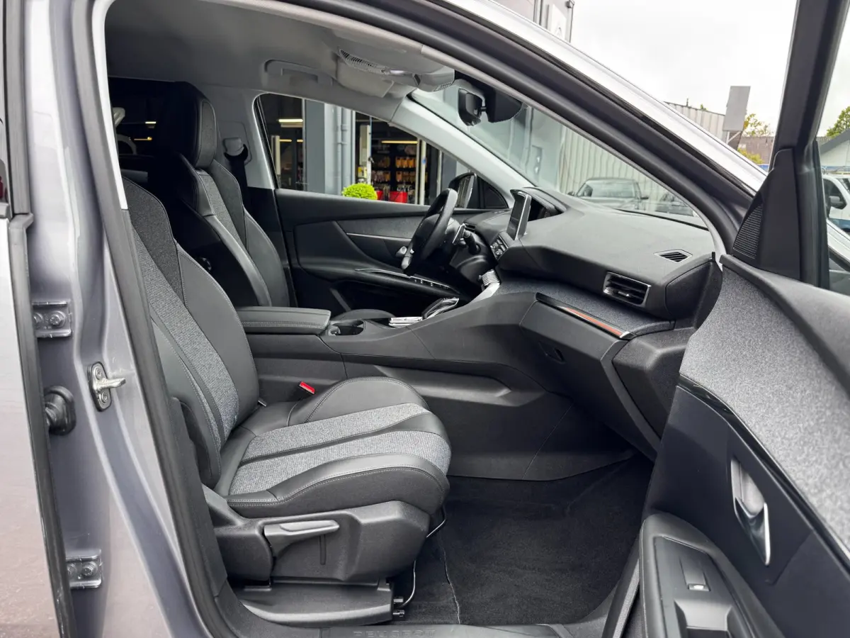 1.6 HYbrid 225 Blue Lease Allure | 95,5 % SOH | Camera | Elek. Achterklep | Virtual Cockpit