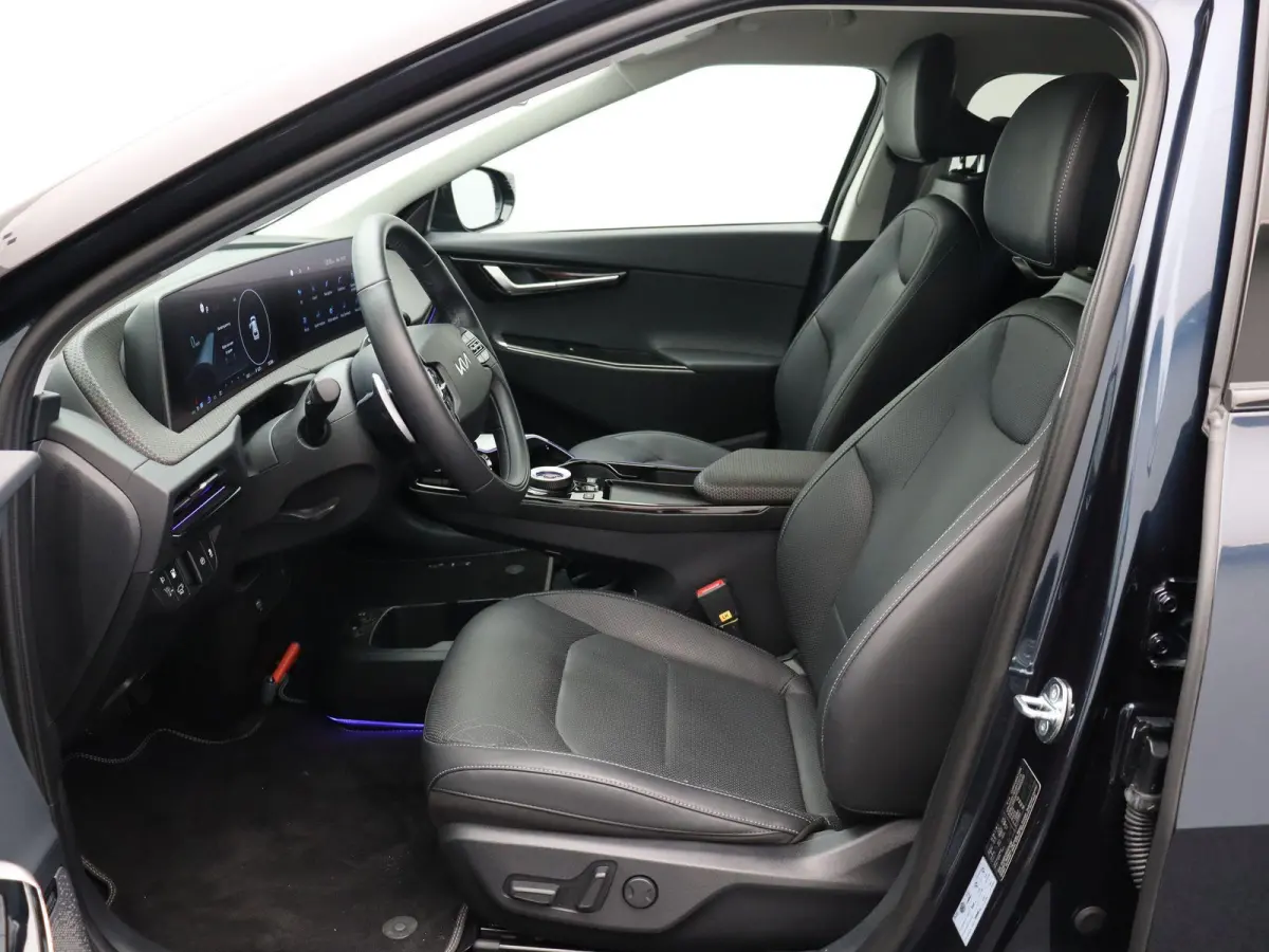 Plus 77.4 kWh | Warmtepomp | Adaptive Cruise | 360° Camera | Head-up Display | stuur-stoelverwarming en koeling | memorystoelen |
