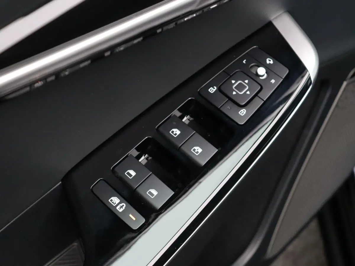 Plus 77.4 kWh | Warmtepomp | Adaptive Cruise | 360° Camera | Head-up Display | stuur-stoelverwarming en koeling | memorystoelen |