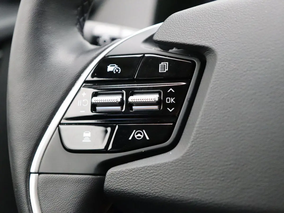 Plus 77.4 kWh | Warmtepomp | Adaptive Cruise | 360° Camera | Head-up Display | stuur-stoelverwarming en koeling | memorystoelen |