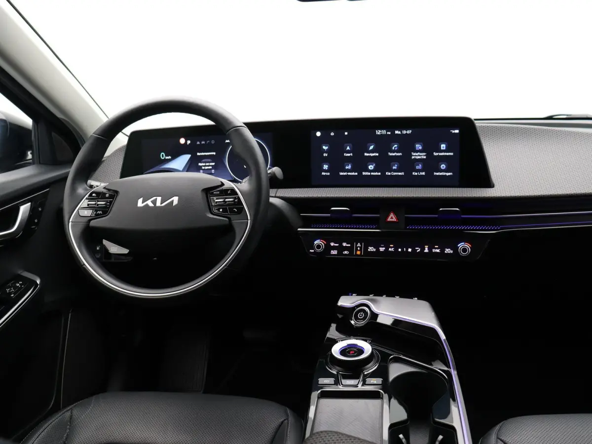 Plus 77.4 kWh | Warmtepomp | Adaptive Cruise | 360° Camera | Head-up Display | stuur-stoelverwarming en koeling | memorystoelen |