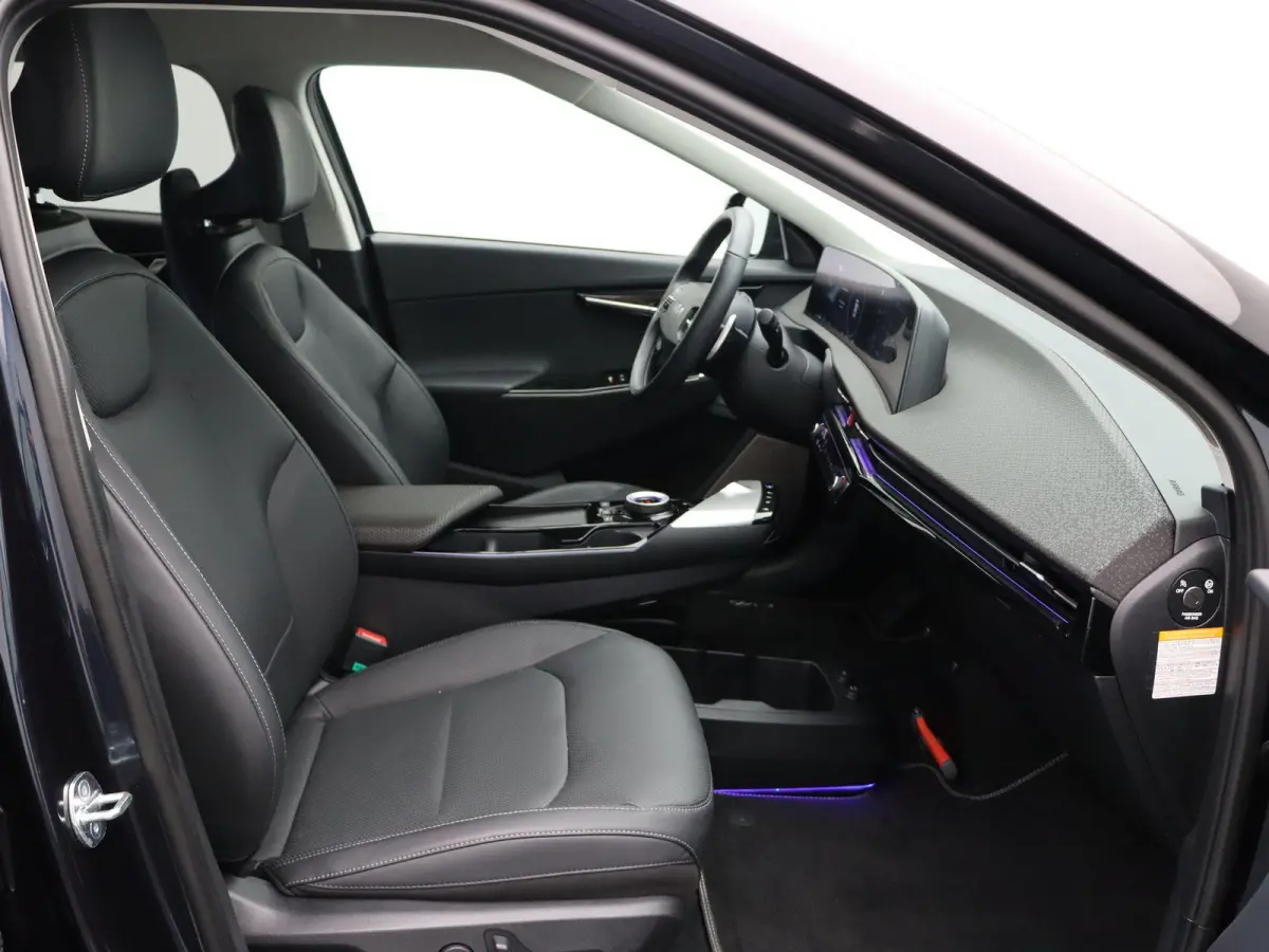 Plus 77.4 kWh | Warmtepomp | Adaptive Cruise | 360° Camera | Head-up Display | stuur-stoelverwarming en koeling | memorystoelen |