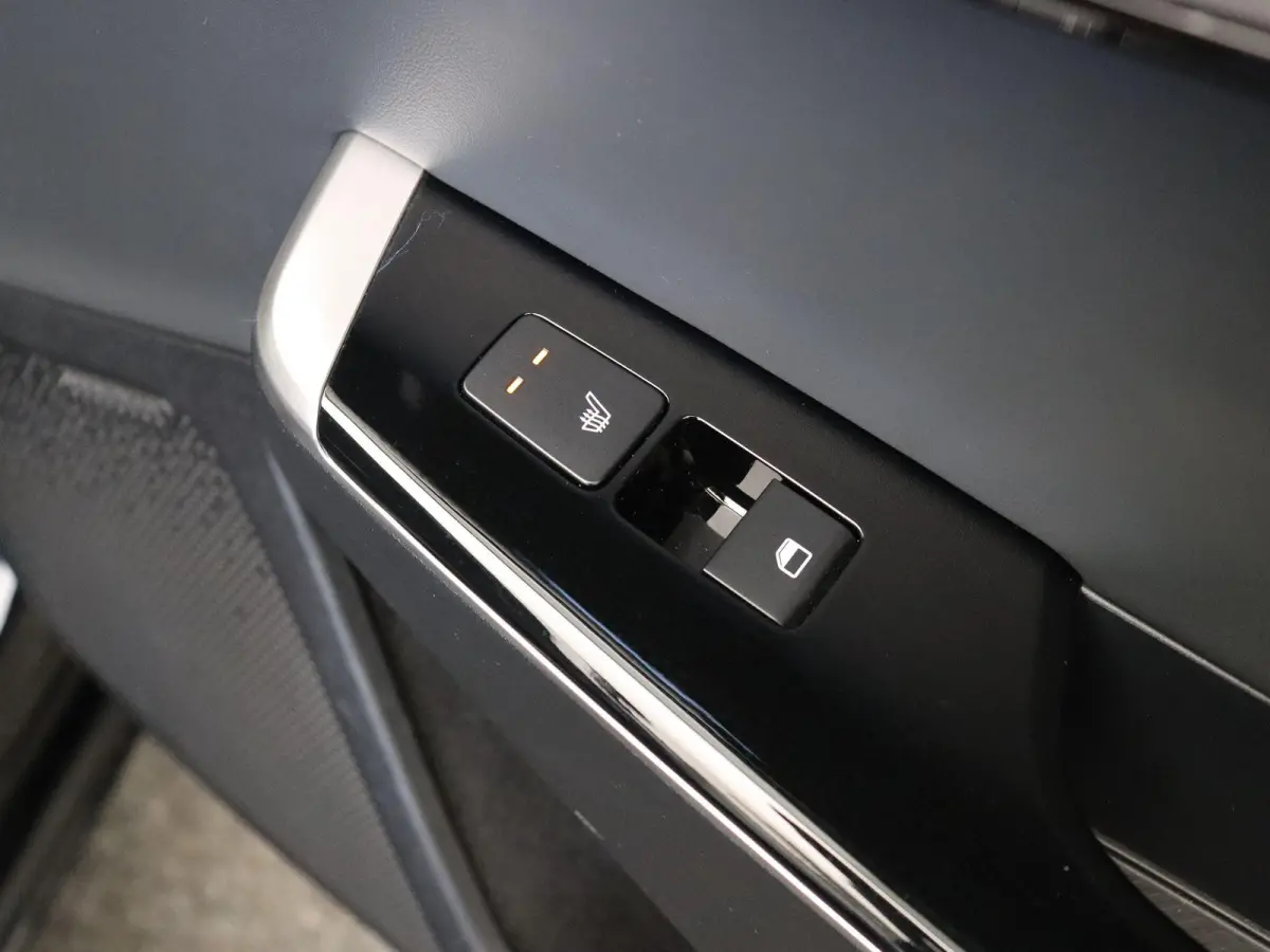 Plus 77.4 kWh | Warmtepomp | Adaptive Cruise | 360° Camera | Head-up Display | stuur-stoelverwarming en koeling | memorystoelen |