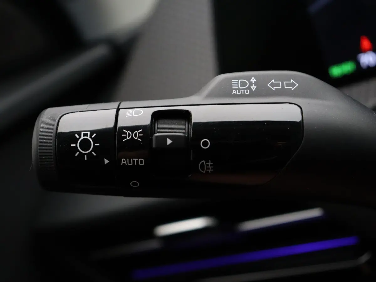 Plus 77.4 kWh | Warmtepomp | Adaptive Cruise | 360° Camera | Head-up Display | stuur-stoelverwarming en koeling | memorystoelen |
