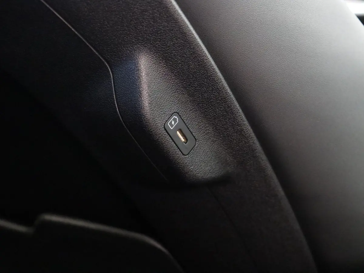 Plus 77.4 kWh | Warmtepomp | Adaptive Cruise | 360° Camera | Head-up Display | stuur-stoelverwarming en koeling | memorystoelen |