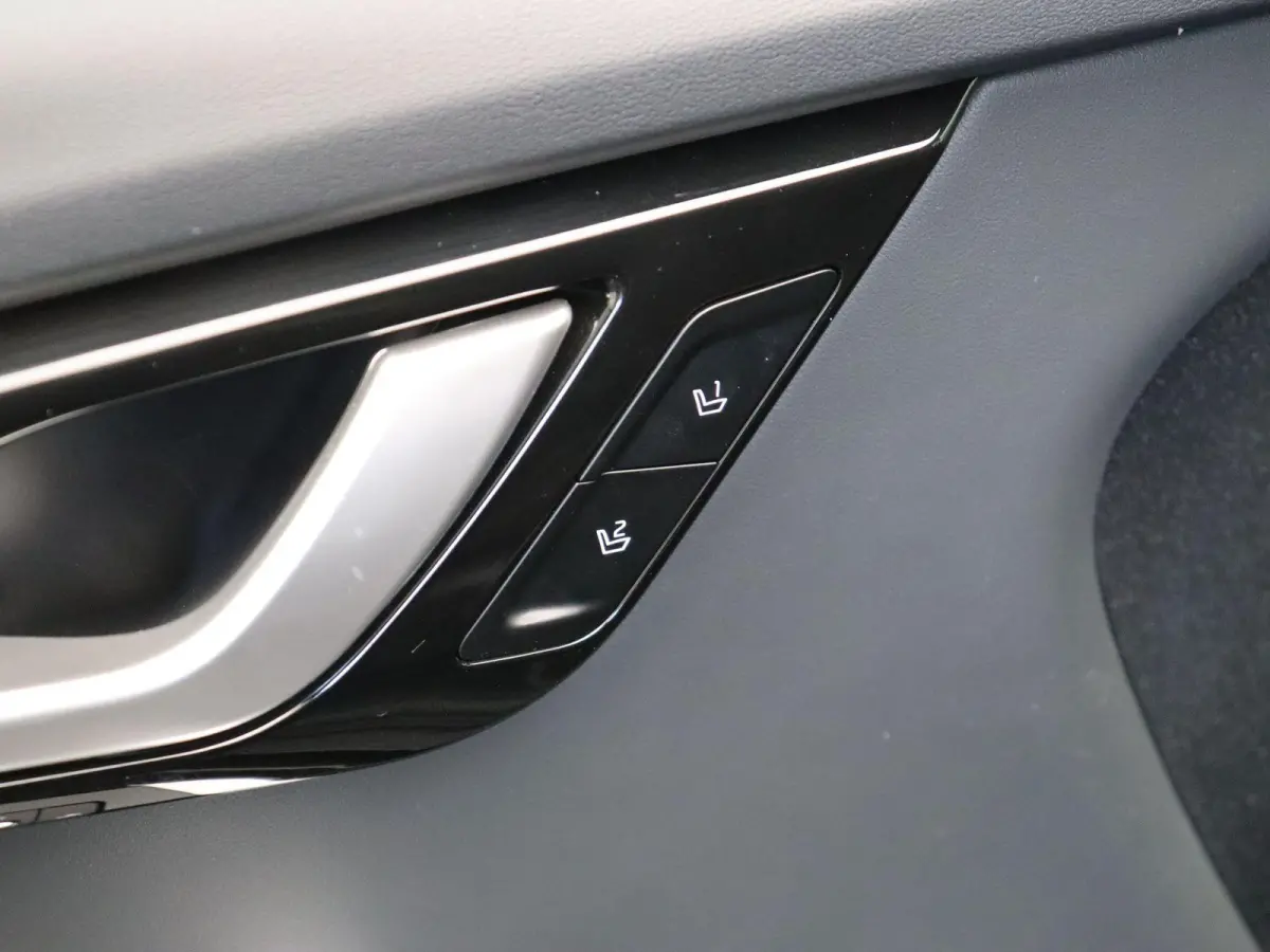 Plus 77.4 kWh | Warmtepomp | Adaptive Cruise | 360° Camera | Head-up Display | stuur-stoelverwarming en koeling | memorystoelen |