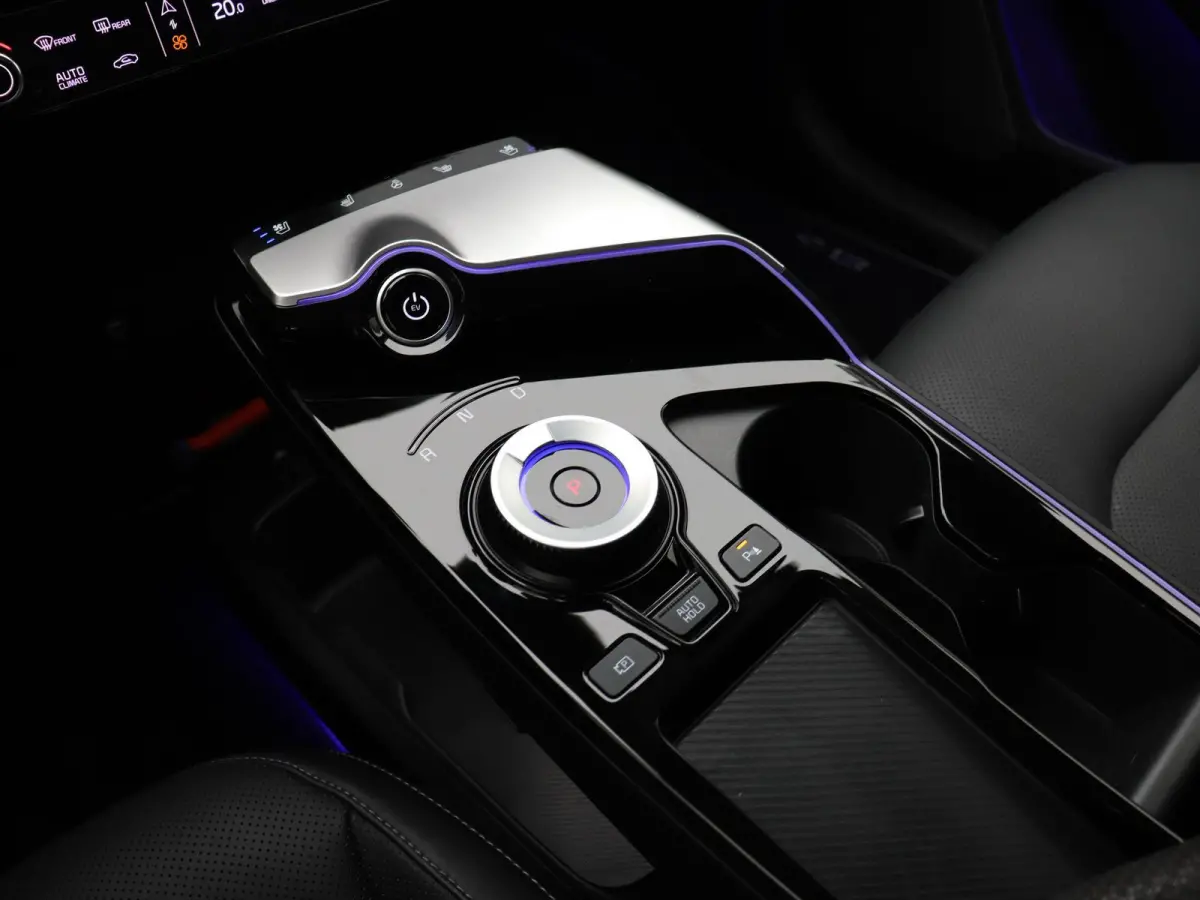 Plus 77.4 kWh | Warmtepomp | Adaptive Cruise | 360° Camera | Head-up Display | stuur-stoelverwarming en koeling | memorystoelen |