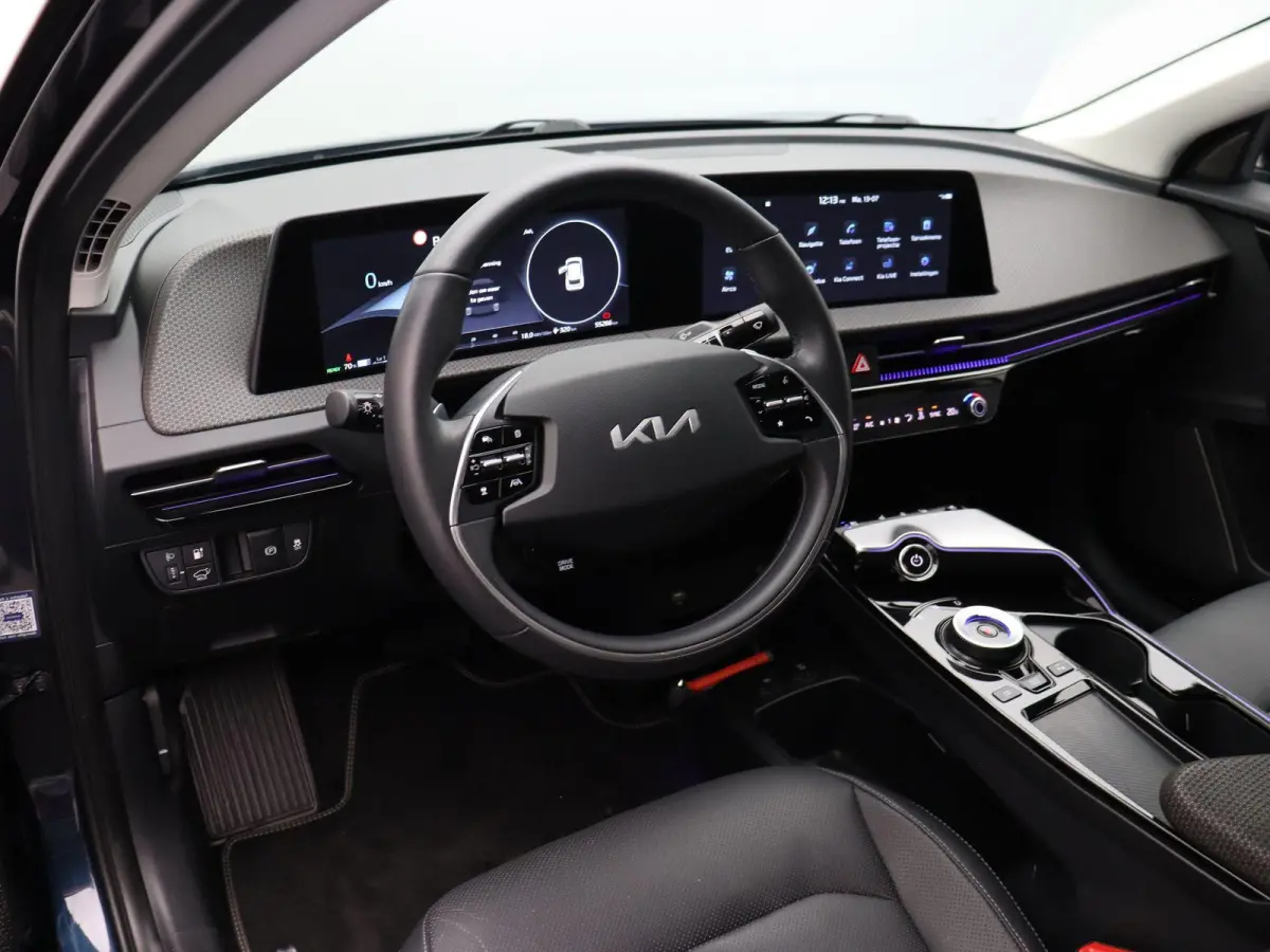Plus 77.4 kWh | Warmtepomp | Adaptive Cruise | 360° Camera | Head-up Display | stuur-stoelverwarming en koeling | memorystoelen |