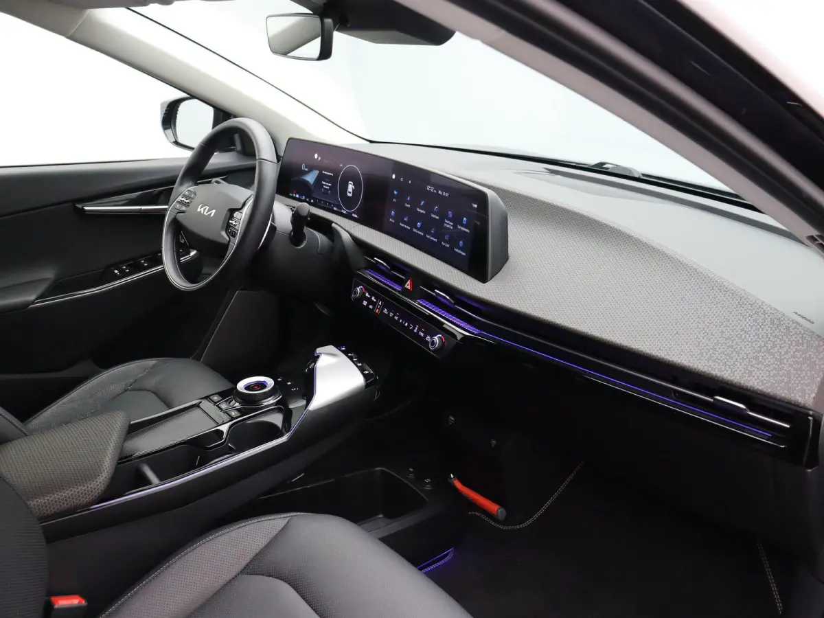 Plus 77.4 kWh | Warmtepomp | Adaptive Cruise | 360° Camera | Head-up Display | stuur-stoelverwarming en koeling | memorystoelen |