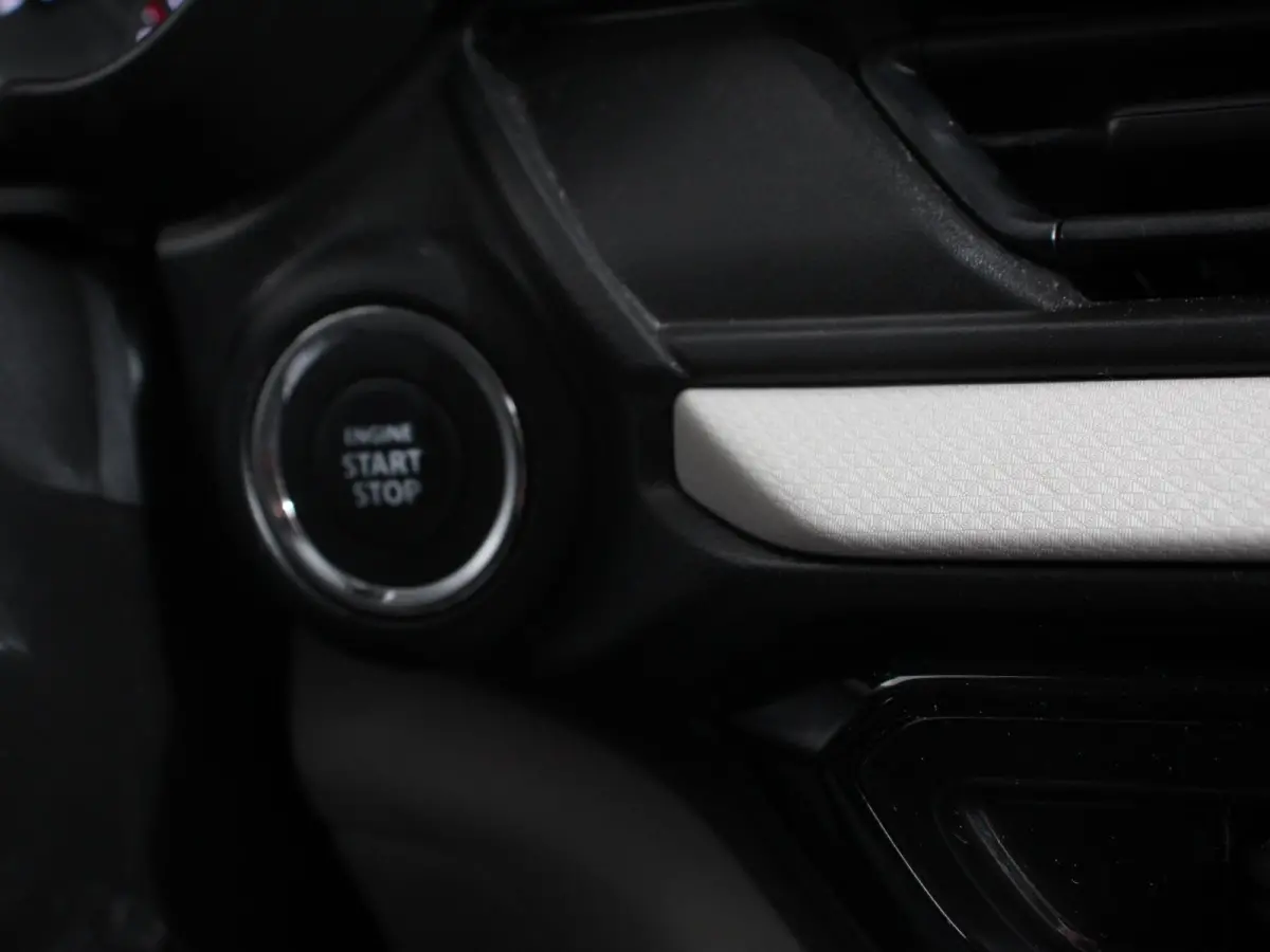1.2 Style Smart Hybrid Airco Adaptieve cruise control Navigatie Keyless Achteruitrijcamera Parkeersensoren achter Apple Carplay/ Android Auto